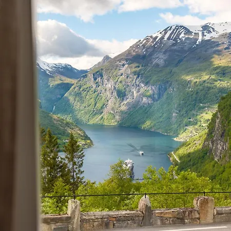 Hotel Utsikten - By Classic Norway Hotels Geiranger Exterior photo
